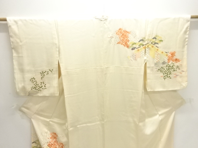  松梅に花模様刺繍訪問着